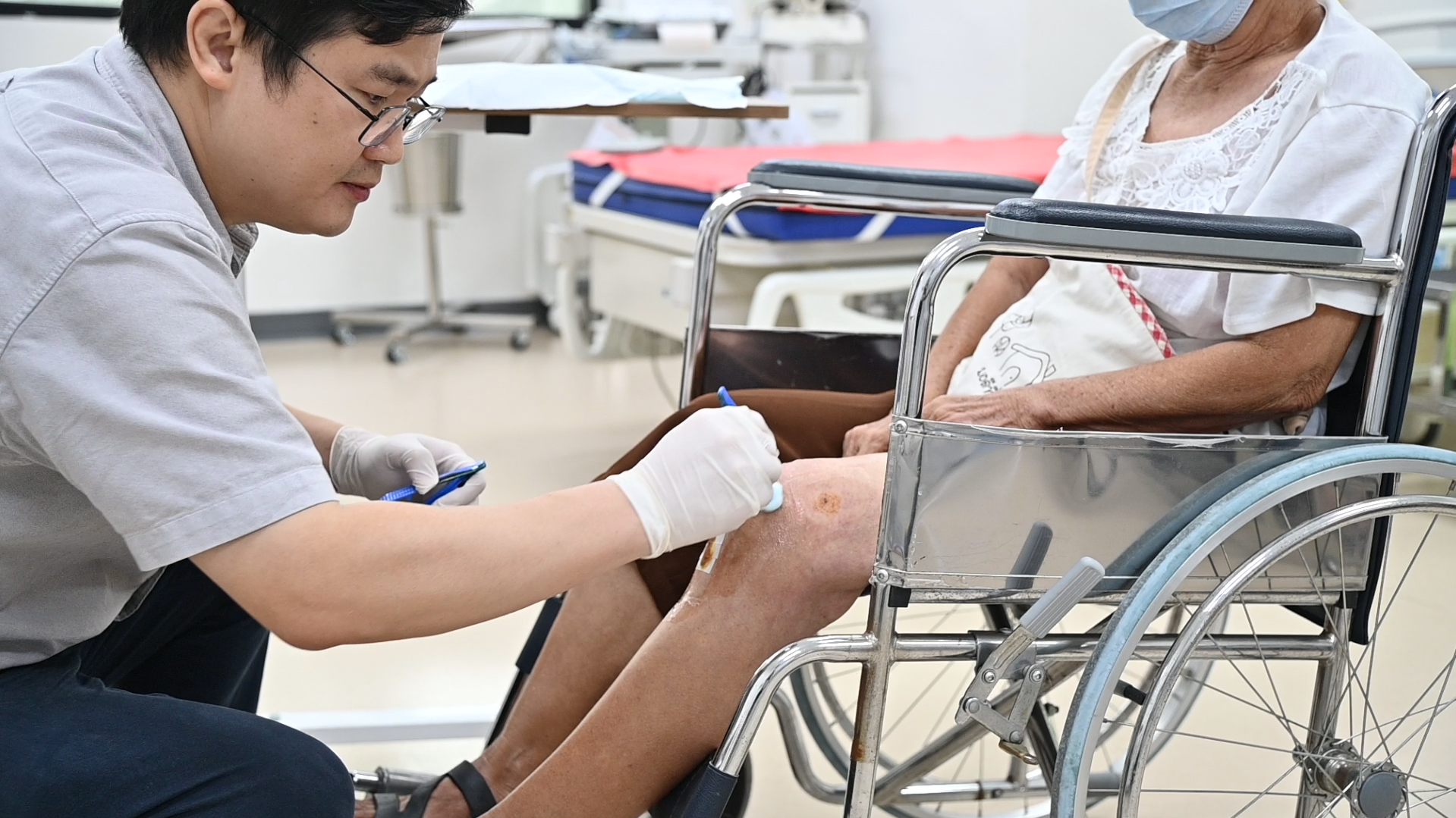 บรรยากาศคลินิกกระดูกและข้อ 2