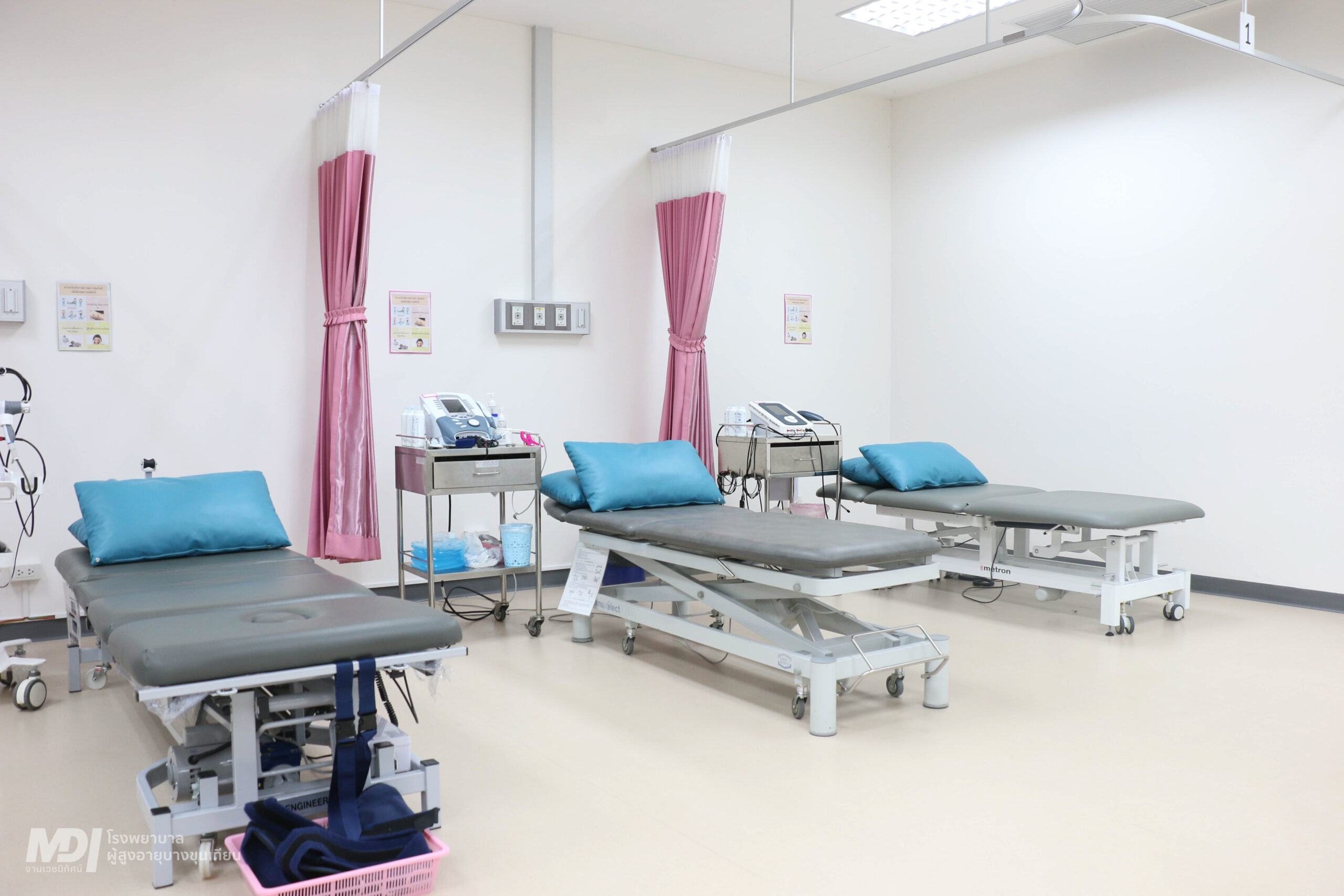 เตียงผู้ป่วยหญิง